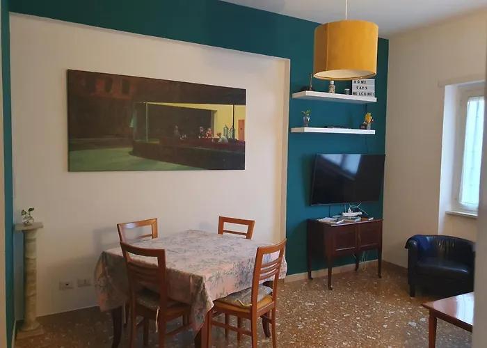 Гостевой дом Tiburtina's Comfy And Cosy Nest Рим